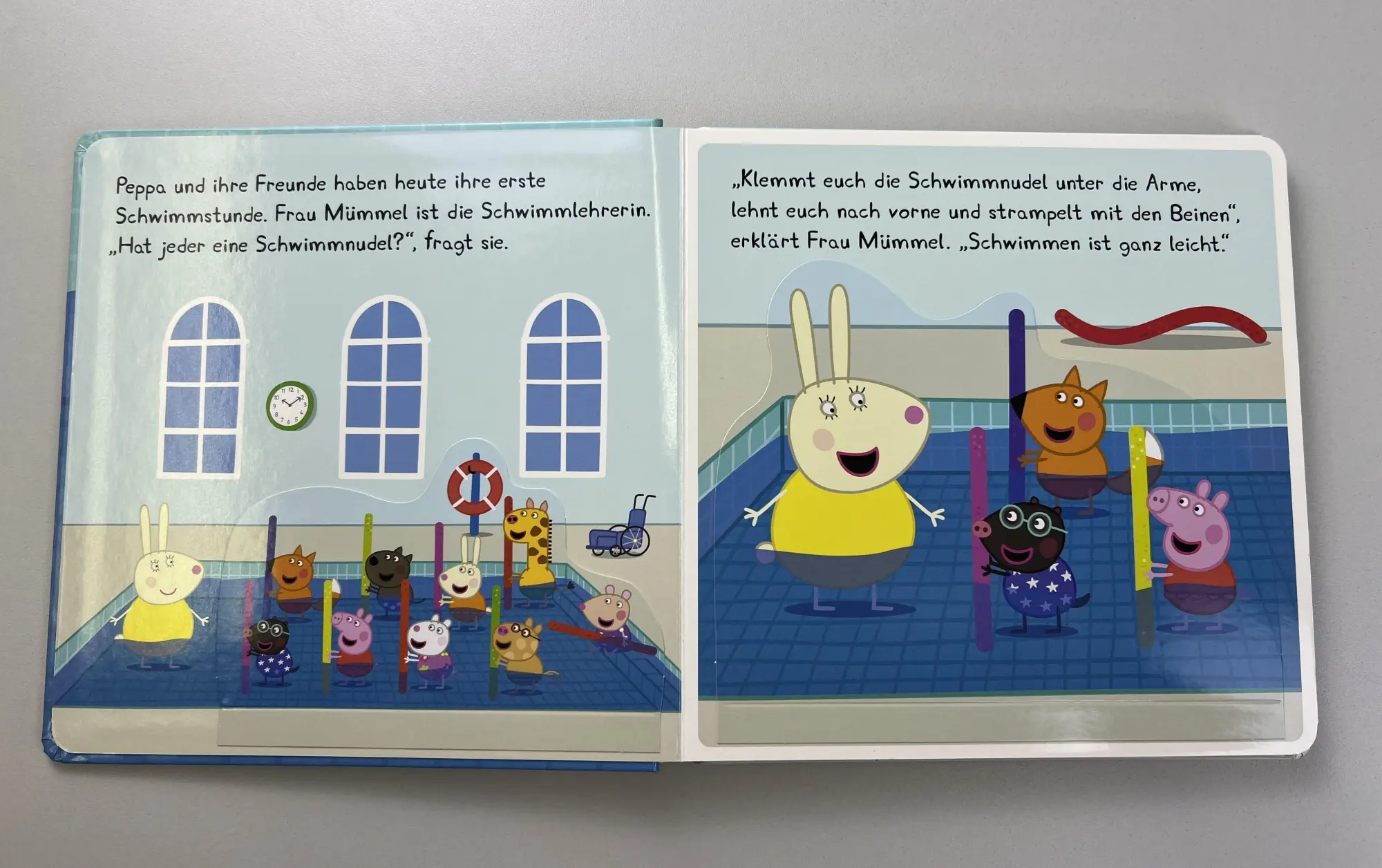 Bild: 9783833247941 | Peppa Pig: Peppa lernt Schwimmen - Mein wasserstarkes Klappenbuch