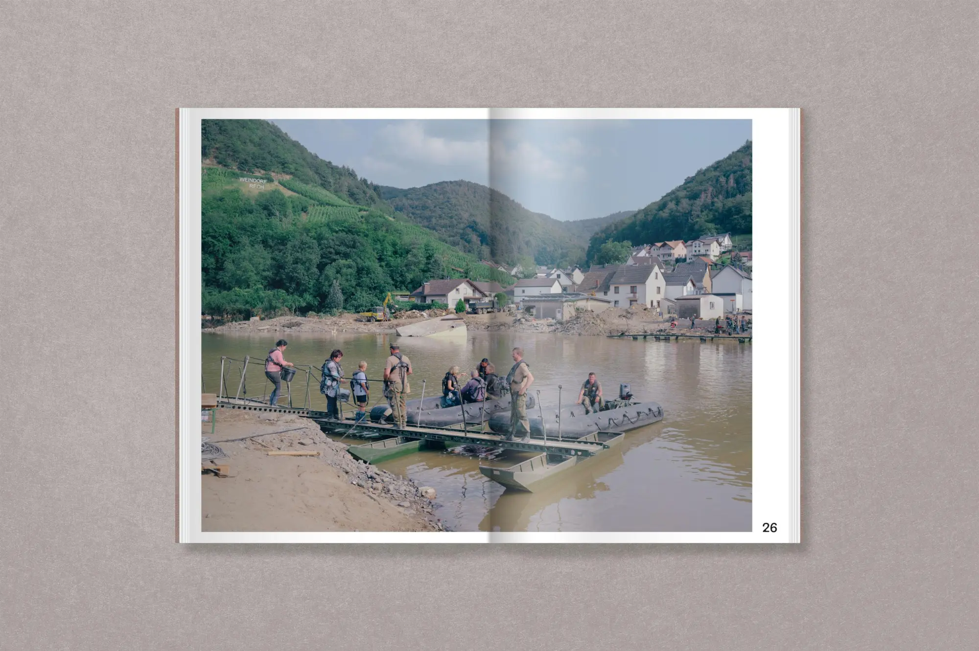Bild: 9783987410642 | DOCKS Collective | Ein Jahr entlang der Ufer | Collective/Kardash