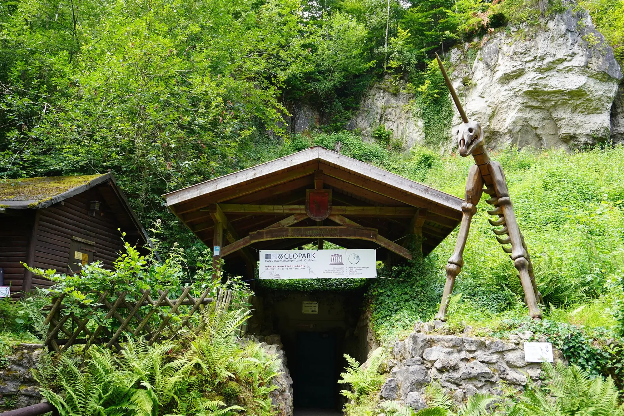 Bild: 9783734330742 | Das Buch der kuriosen Orte im Harz | Sabine von Kienlin | Taschenbuch