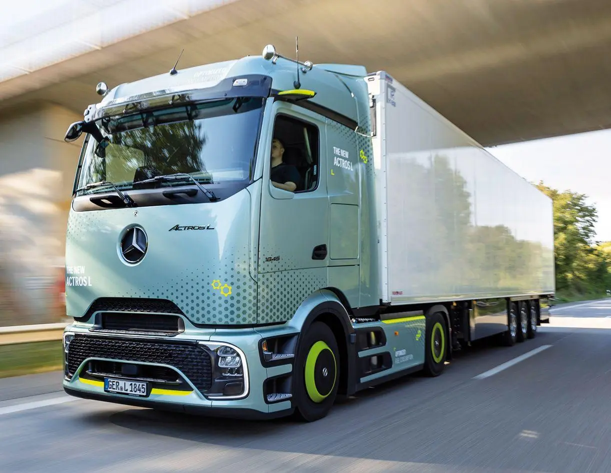 Bild: 9783751612142 | 30 Jahre Mercedes-Benz Actros | Alexander Weber | Taschenbuch | 2026