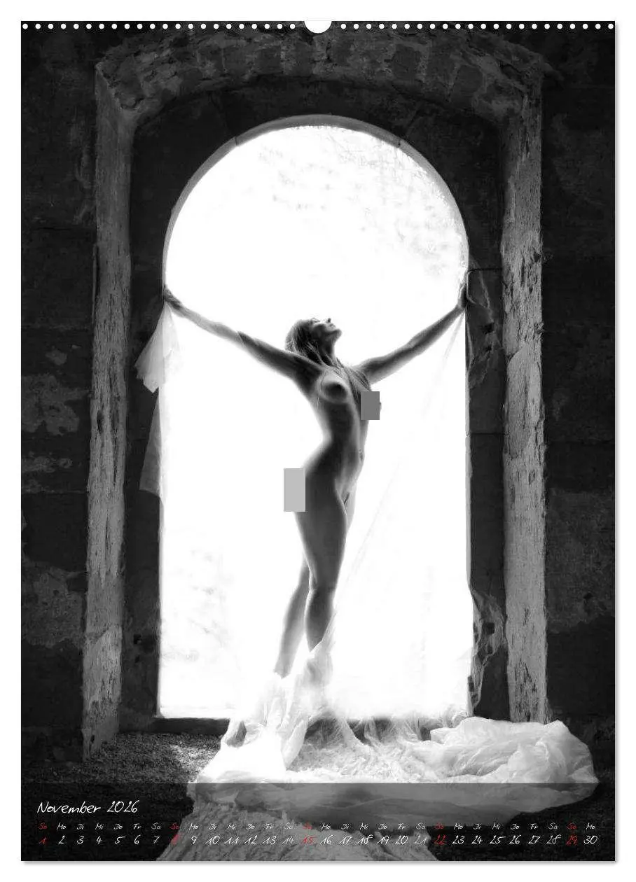 Bild: 9783516446142 | Die nackte Tür - Outdoor Aktfotografie in schwarzweiß (Wandkalender...