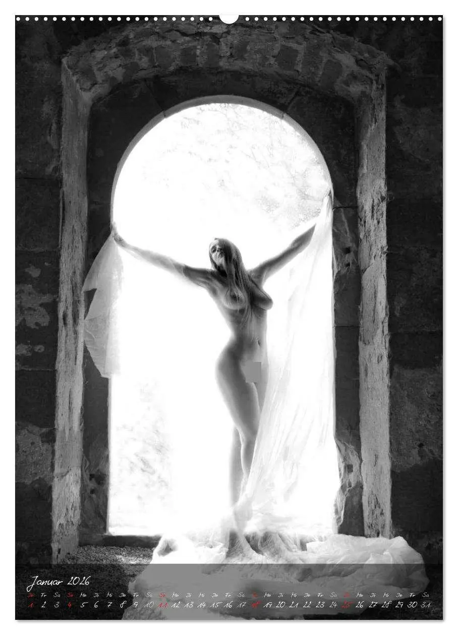 Bild: 9783516446142 | Die nackte Tür - Outdoor Aktfotografie in schwarzweiß (Wandkalender...