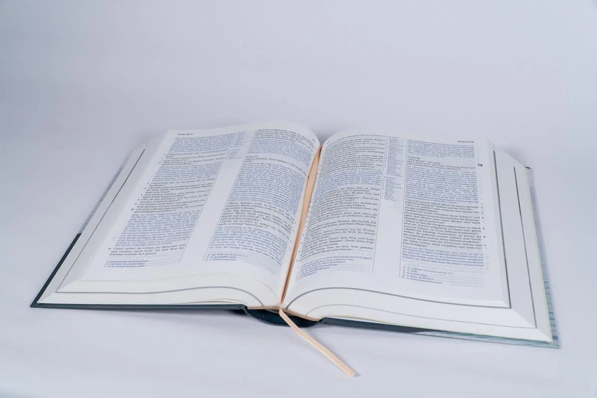 Bild: 9783417020243 | Elberfelder Bibel mit Erklärungen | und Fotos zur Welt der Bibel