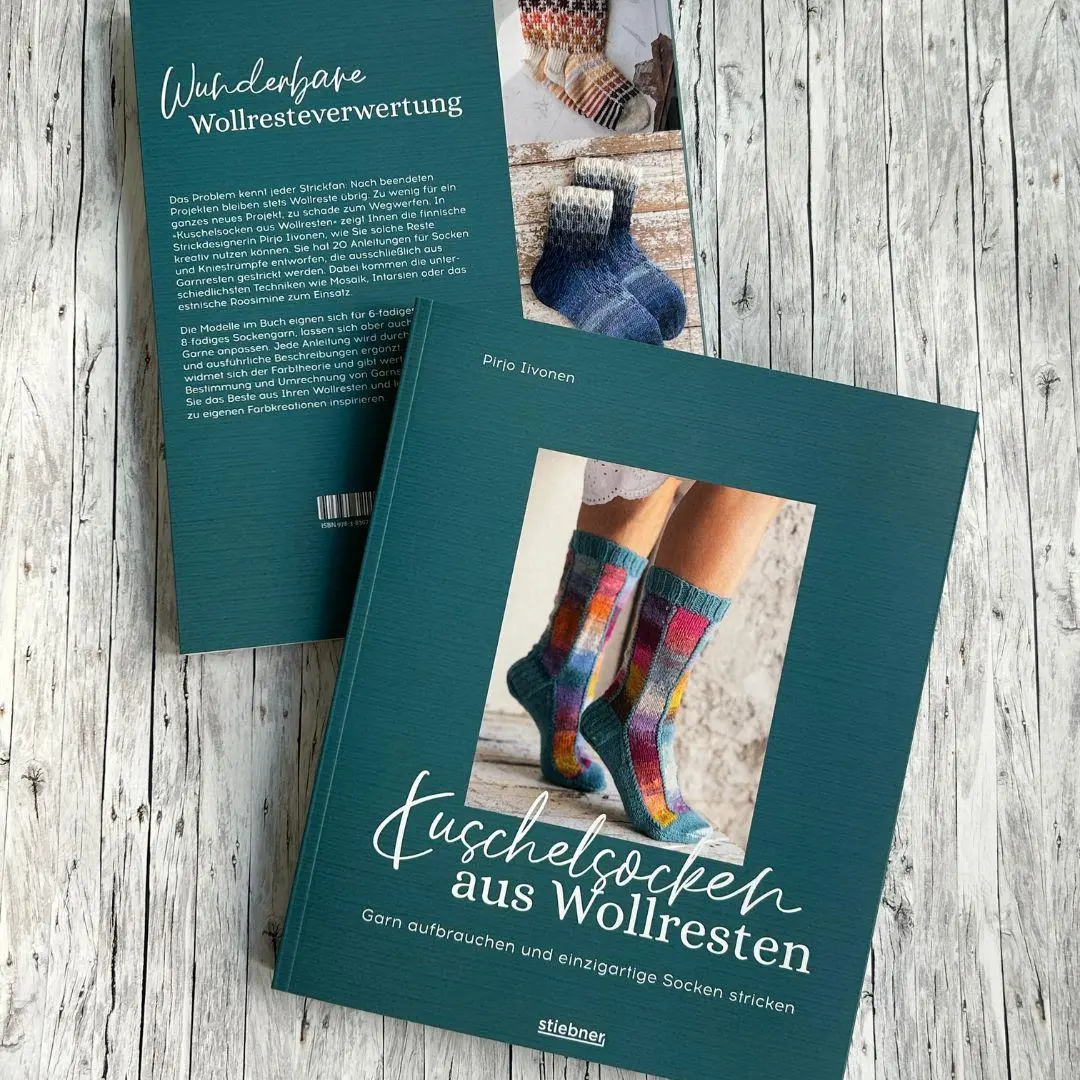 Bild: 9783830721543 | Kuschelsocken aus Wollresten | Pirjo Iivonen | Taschenbuch | 160 S.