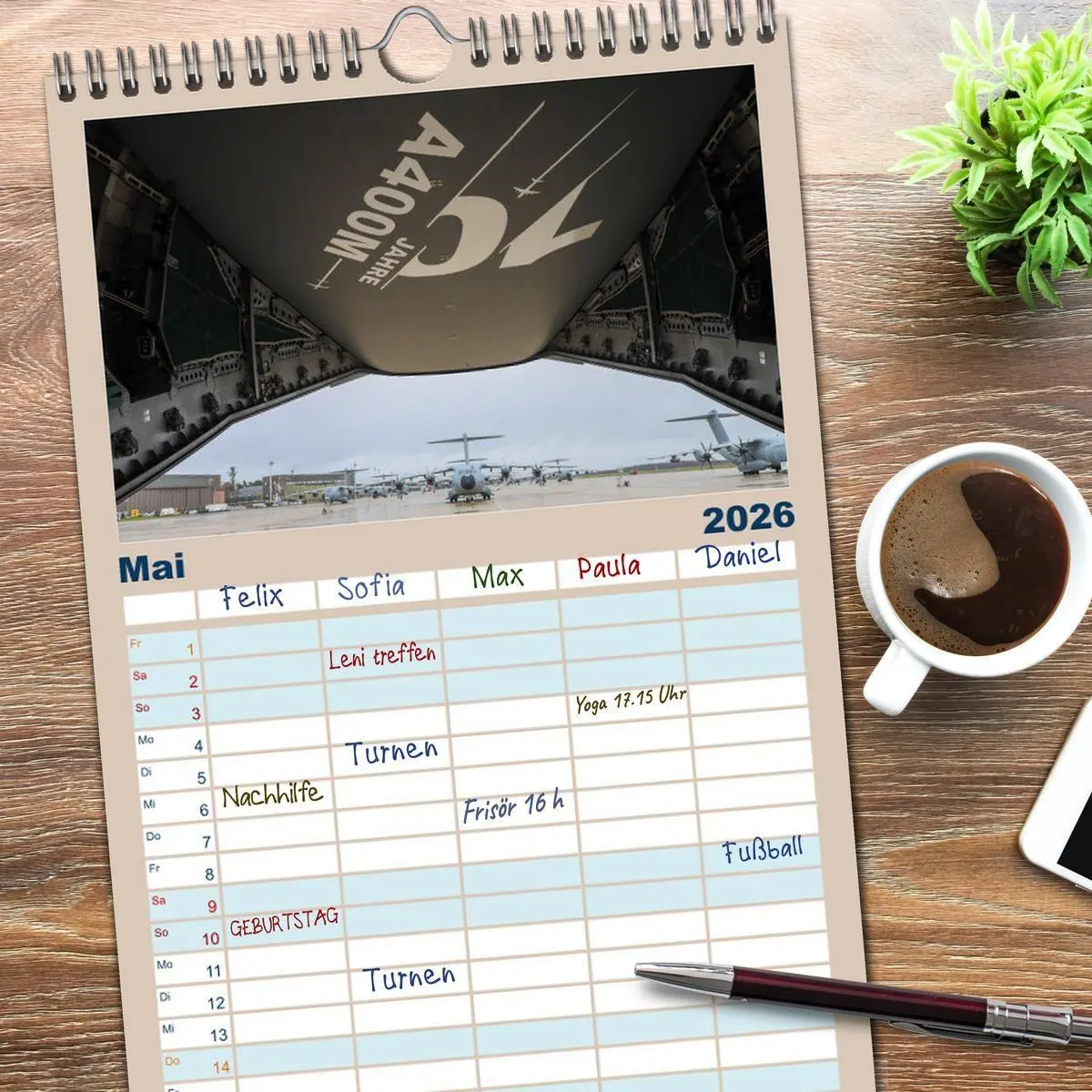 Bild: 9783516602043 | Familienplaner 2026 - A400M LTG 62 mit 5 Spalten (Wandkalender, 21...