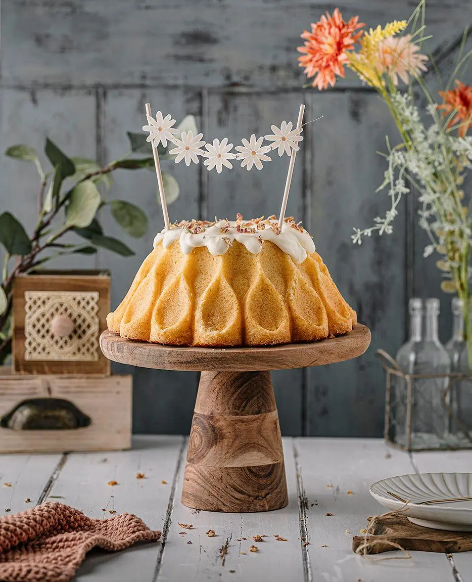 Bild: 9783702243043 | Backen. Feiern. Genießen | Celina Hruschka | Buch | 192 S. | Deutsch