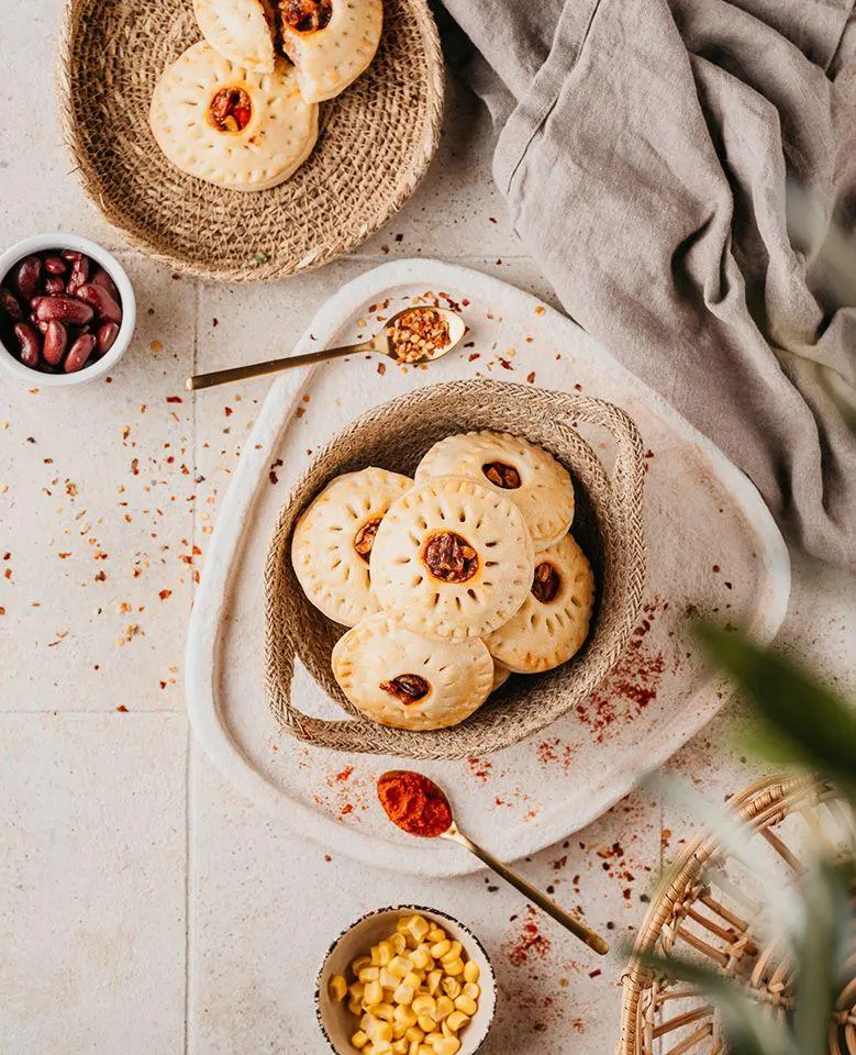 Bild: 9783702243043 | Backen. Feiern. Genießen | Celina Hruschka | Buch | 192 S. | Deutsch