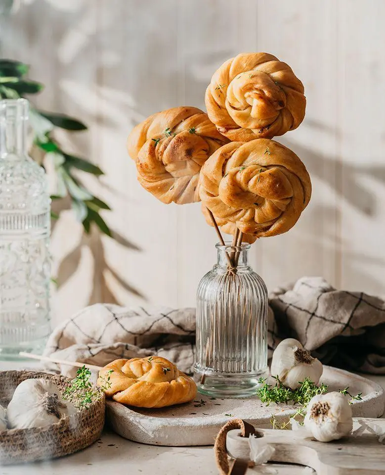 Bild: 9783702243043 | Backen. Feiern. Genießen | Celina Hruschka | Buch | 192 S. | Deutsch