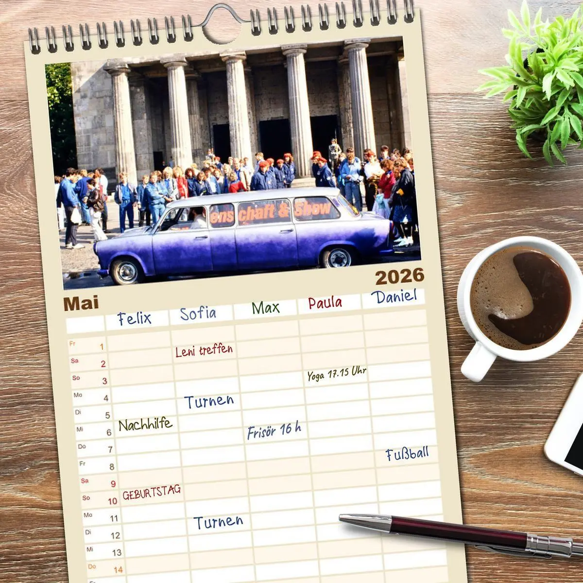 Bild: 9783457286043 | Familienplaner 2026 - Trabi-Land DDR mit 5 Spalten (Wandkalender,...