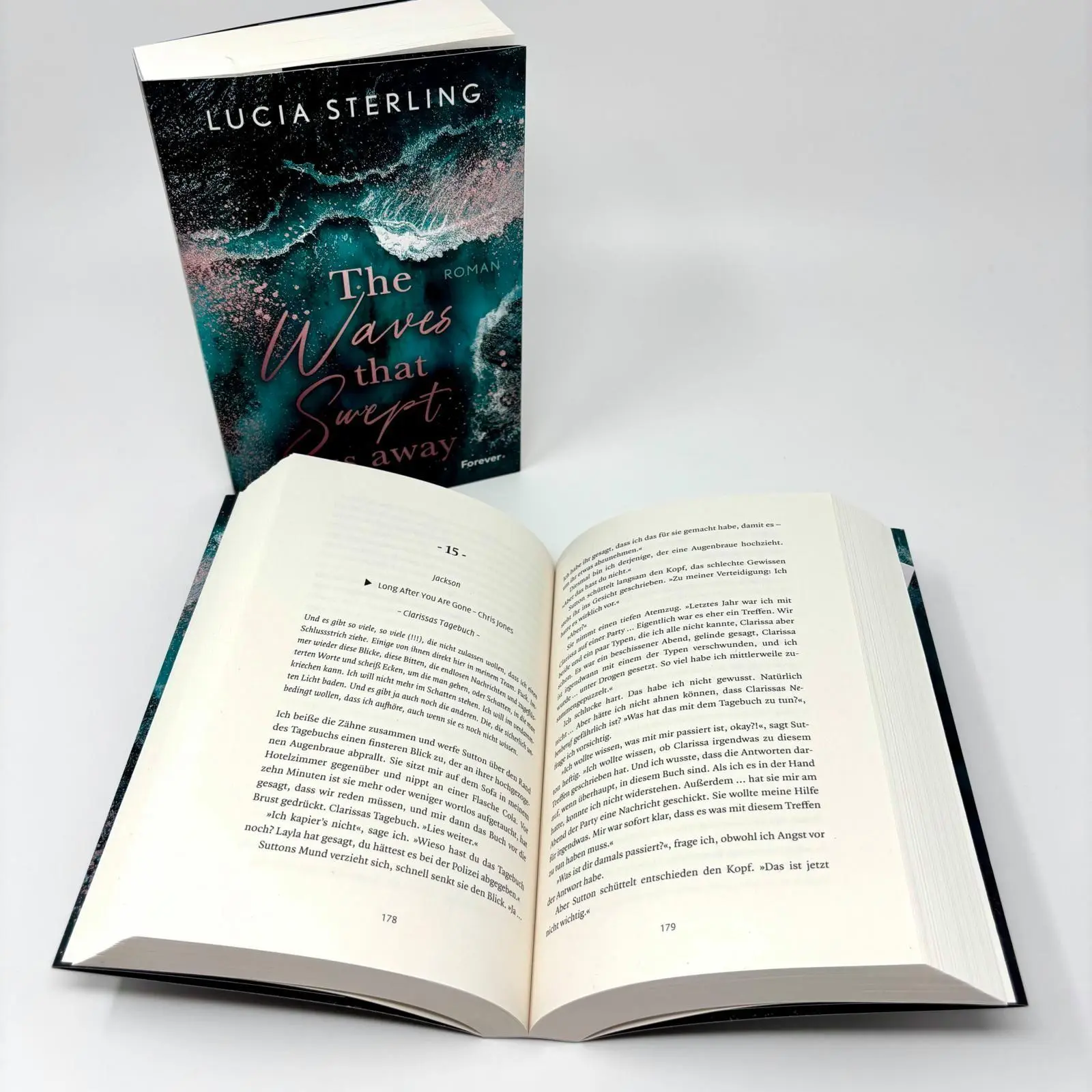 Bild: 9783958188143 | The waves that swept us away | Lucia Sterling | Taschenbuch | 384 S.