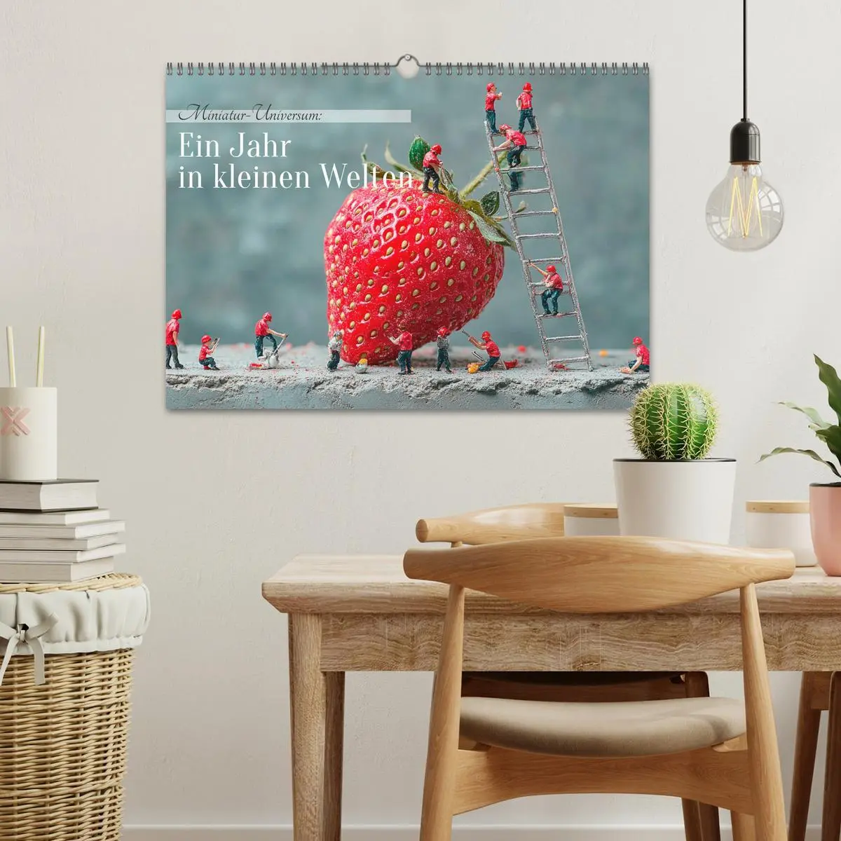 Bild: 9783457358443 | Miniatur-Universum: Ein Jahr in kleinen Welten (Wandkalender 2026...