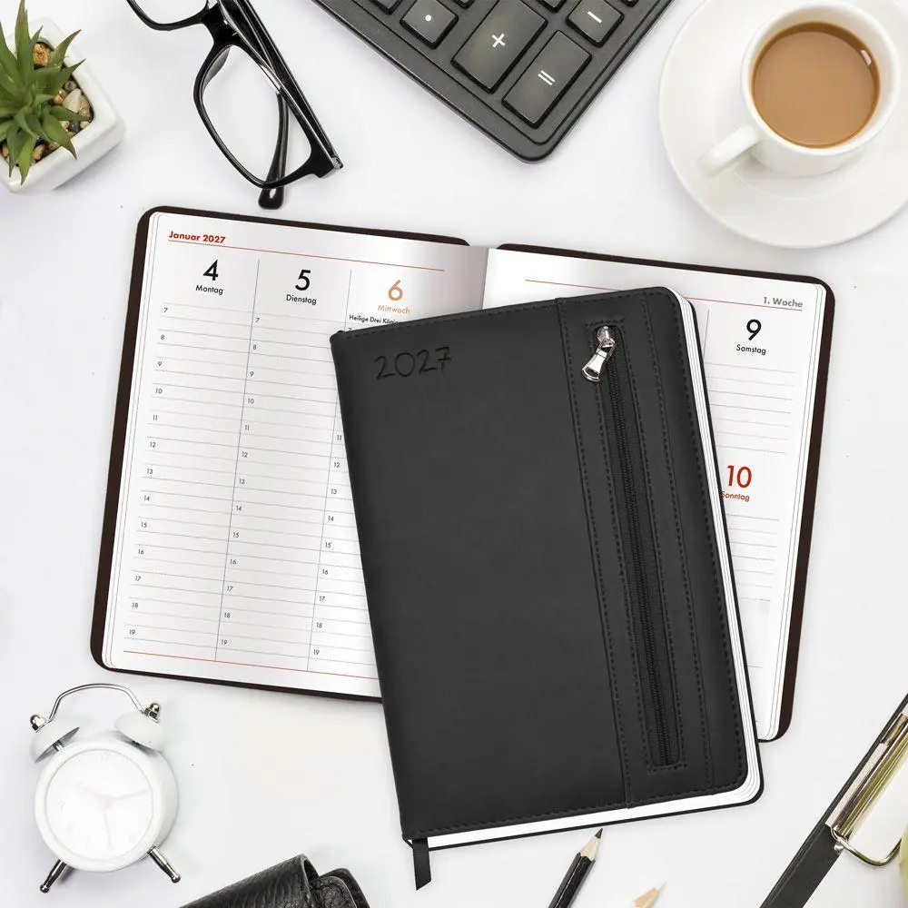 Bild: 4251901512444 | TRÖTSCH - Wochenplaner A5 mit Tasche Schwarz 2027 | Taschenkalender