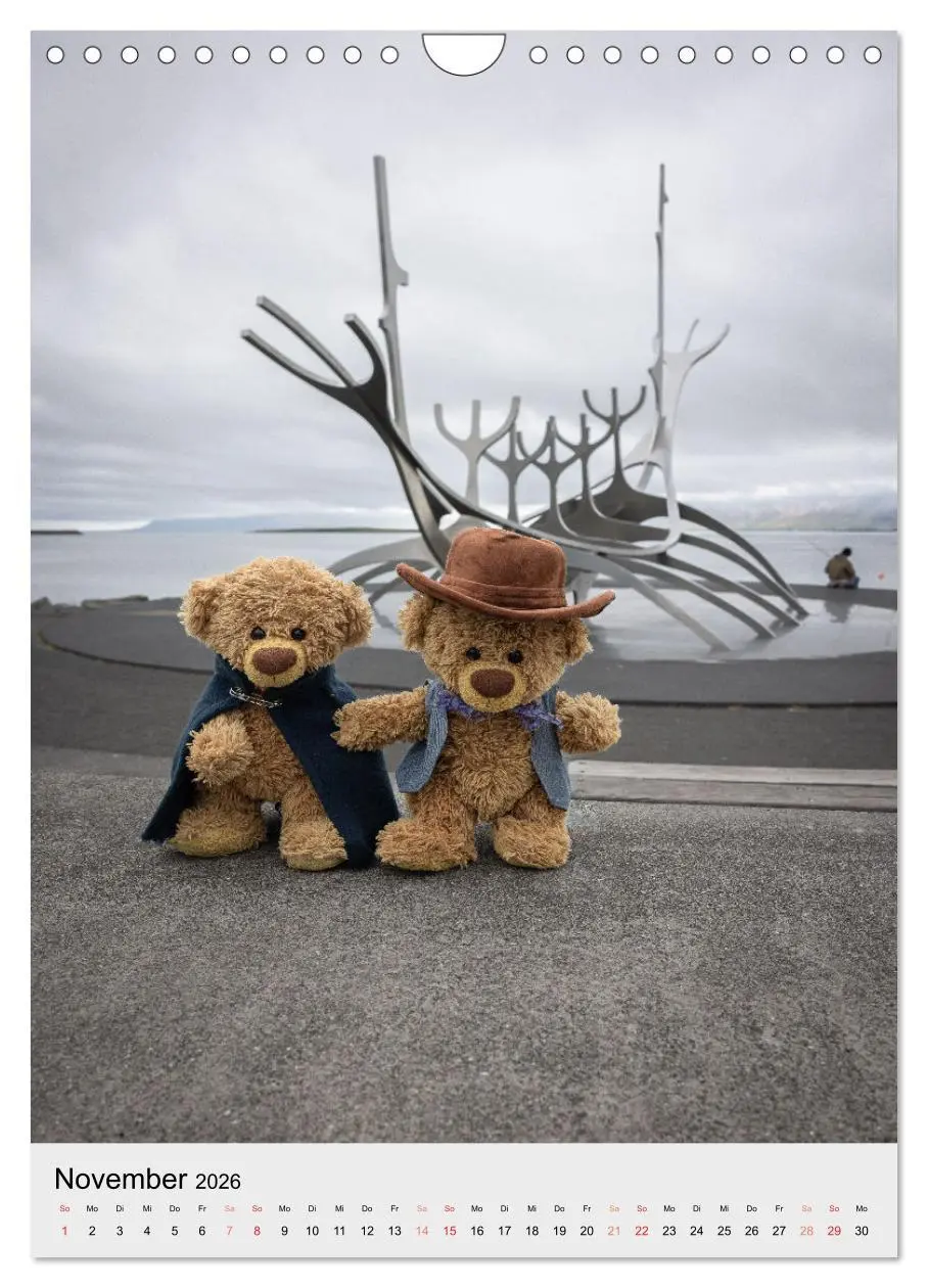 Bild: 9783516372045 | Travelling Teddy in Island (Wandkalender 2026 DIN A4 hoch),...