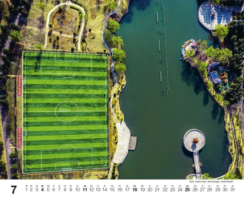 Bild: 9783667132345 | STADION 2027 | Die ungewöhnlichsten Fussballplätze der Welt | Kalender