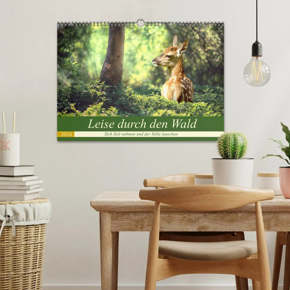 Bild: 9783457743645 | Leise durch den Wald. Sich Zeit nehmen und der Stille lauschen...