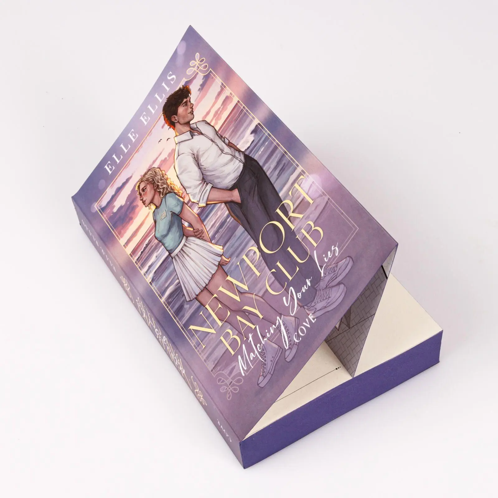 Bild: 9783551586445 | Newport Bay Club 1: Matching Your Lies | Elle Ellis | Taschenbuch