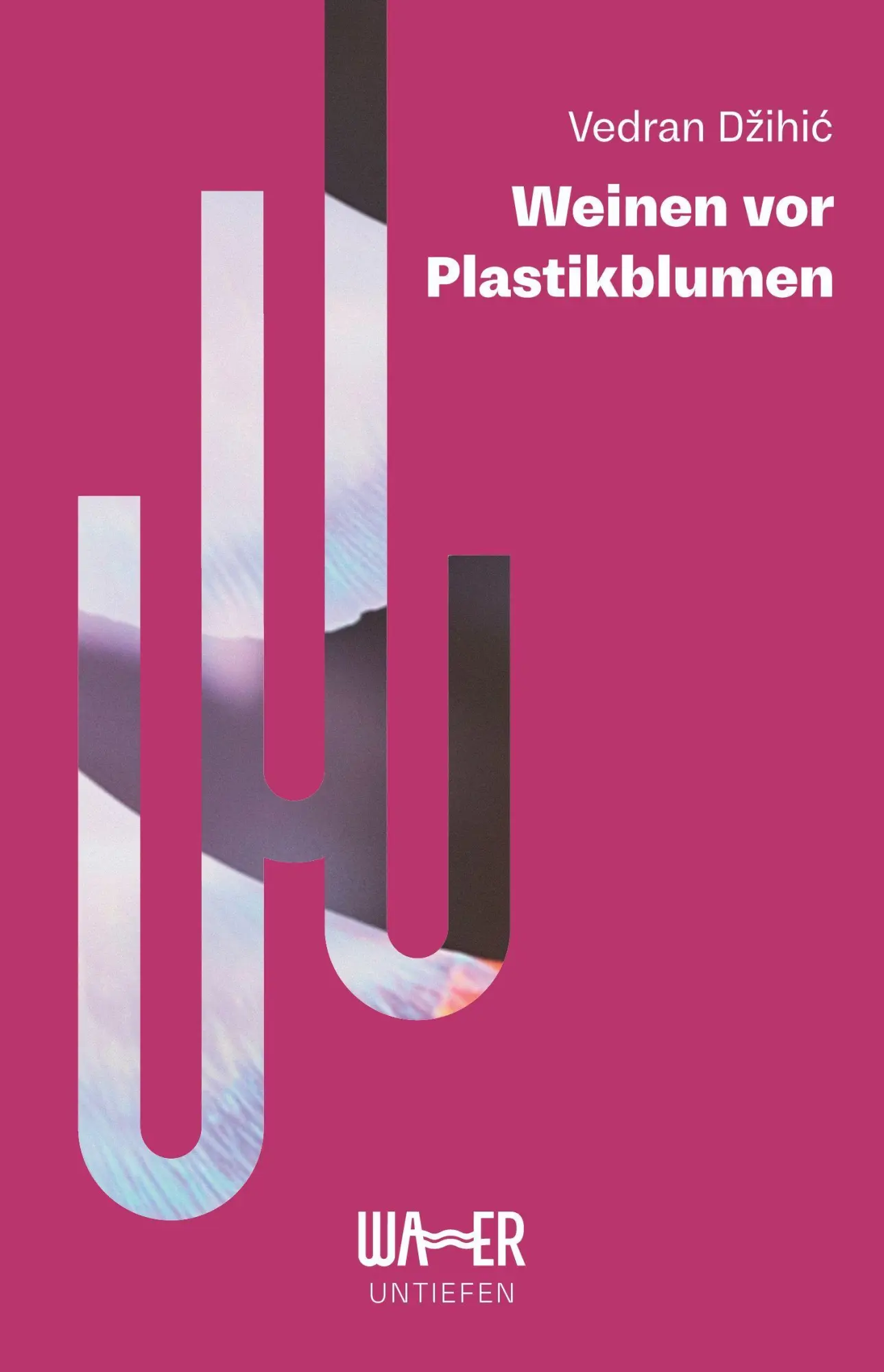 Weinen vor Plastikblumen