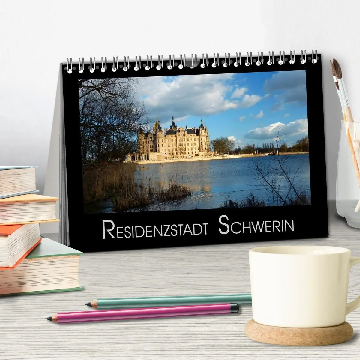 Bild: 9783594028445 | Residenzstadt Schwerin (Tischkalender 2027 DIN A5 quer), CALVENDO...