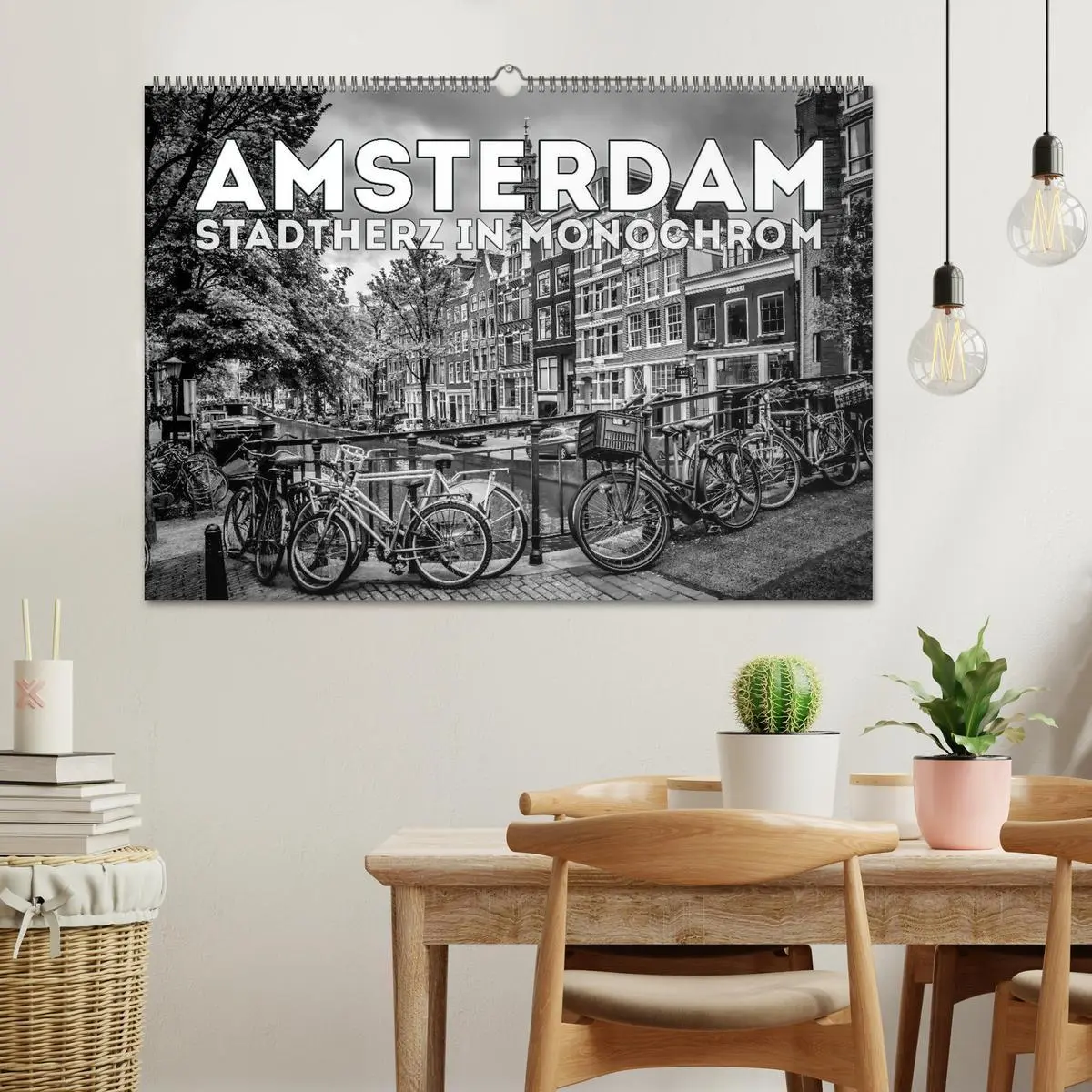 Bild: 9783516038545 | AMSTERDAM Stadtherz in Monochrom (Wandkalender 2026 DIN A2 quer),...