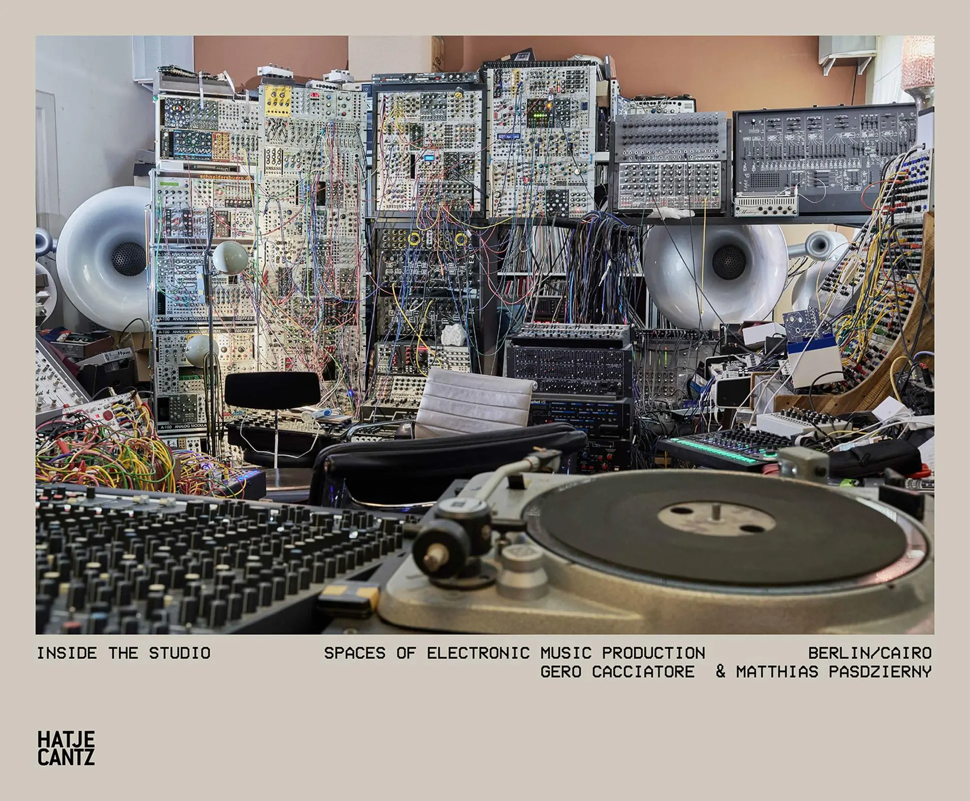 Cover: 9783775759045 | Inside the Studio | Matthias Pasdzierny (u. a.) | Buch | 188 S. | 2025