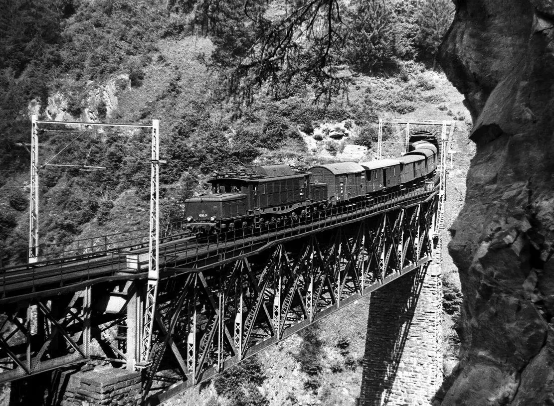 Bild: 9783751610346 | Tauernbahn | Bedeutend für den Balkanverkehr | Markus Inderst | Buch
