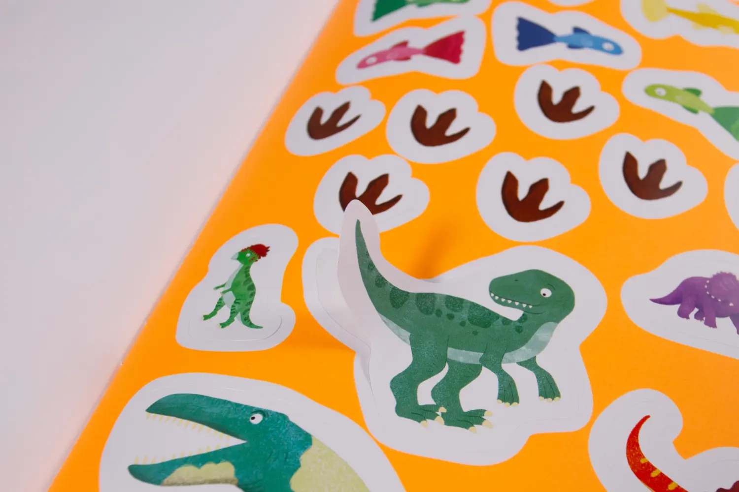 Bild: 9783743220546 | Meine Dino-Welt - Rätselspaß mit Stickern | Svenja Pidde | Broschüre