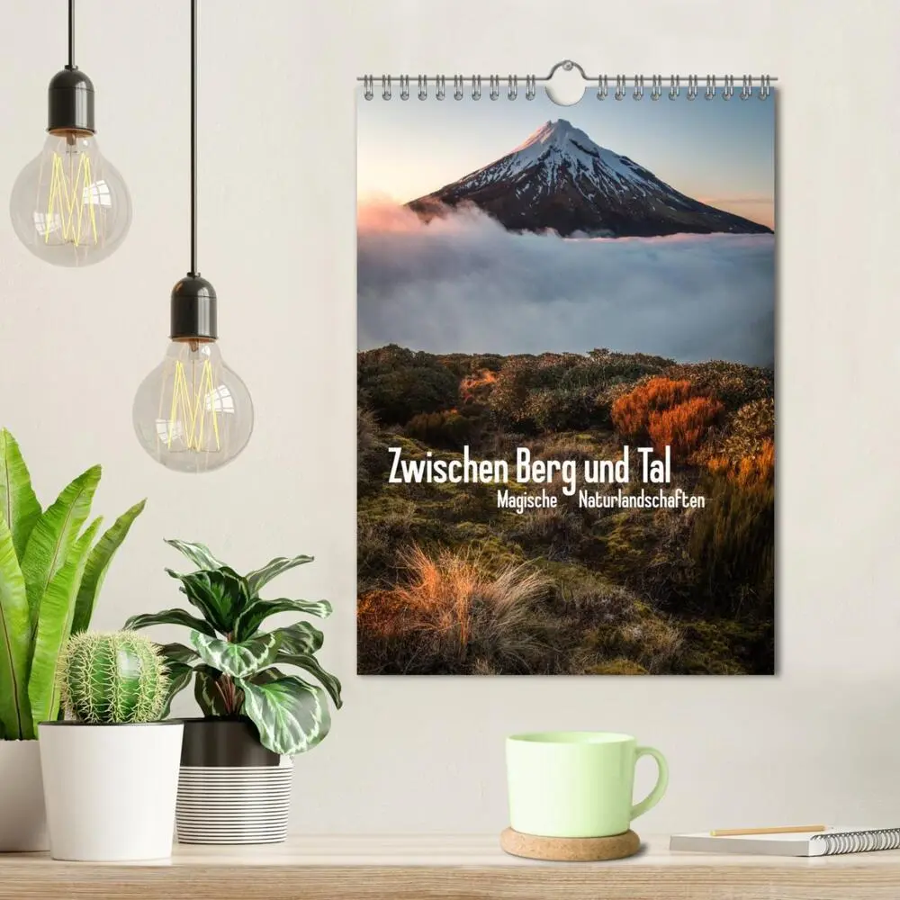 Bild: 9783435971046 | Zwischen Berg und Tal (Wandkalender 2025 DIN A4 hoch), CALVENDO...