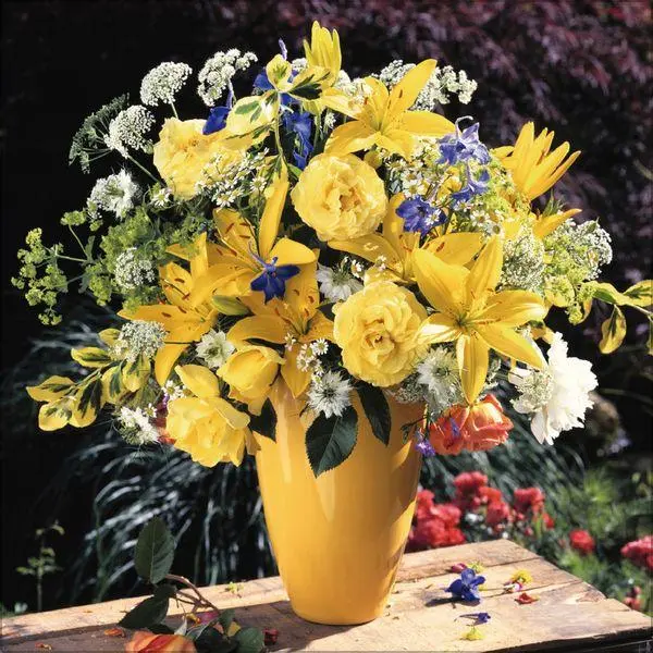 Bild: 9783819301346 | Flowers 2027 | Verlag Korsch | Kalender | 13 S. | Deutsch | 2027