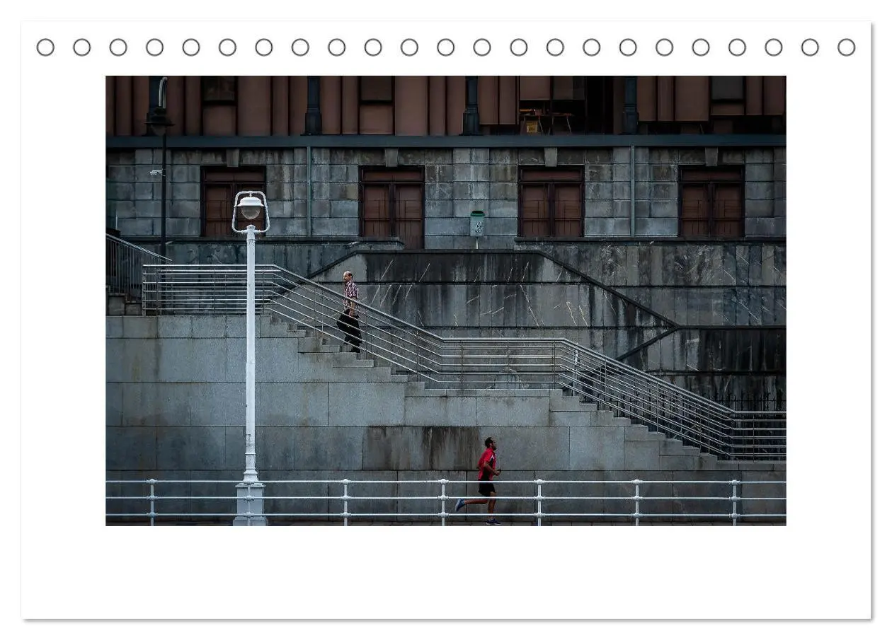 Bild: 9783383843846 | Street Moments (Tischkalender 2025 DIN A5 quer), CALVENDO...