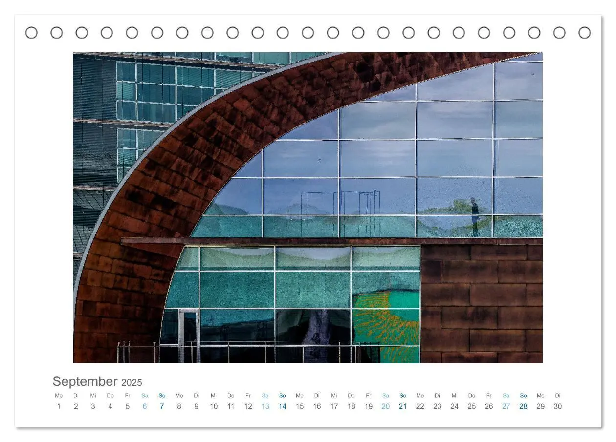 Bild: 9783383843846 | Street Moments (Tischkalender 2025 DIN A5 quer), CALVENDO...