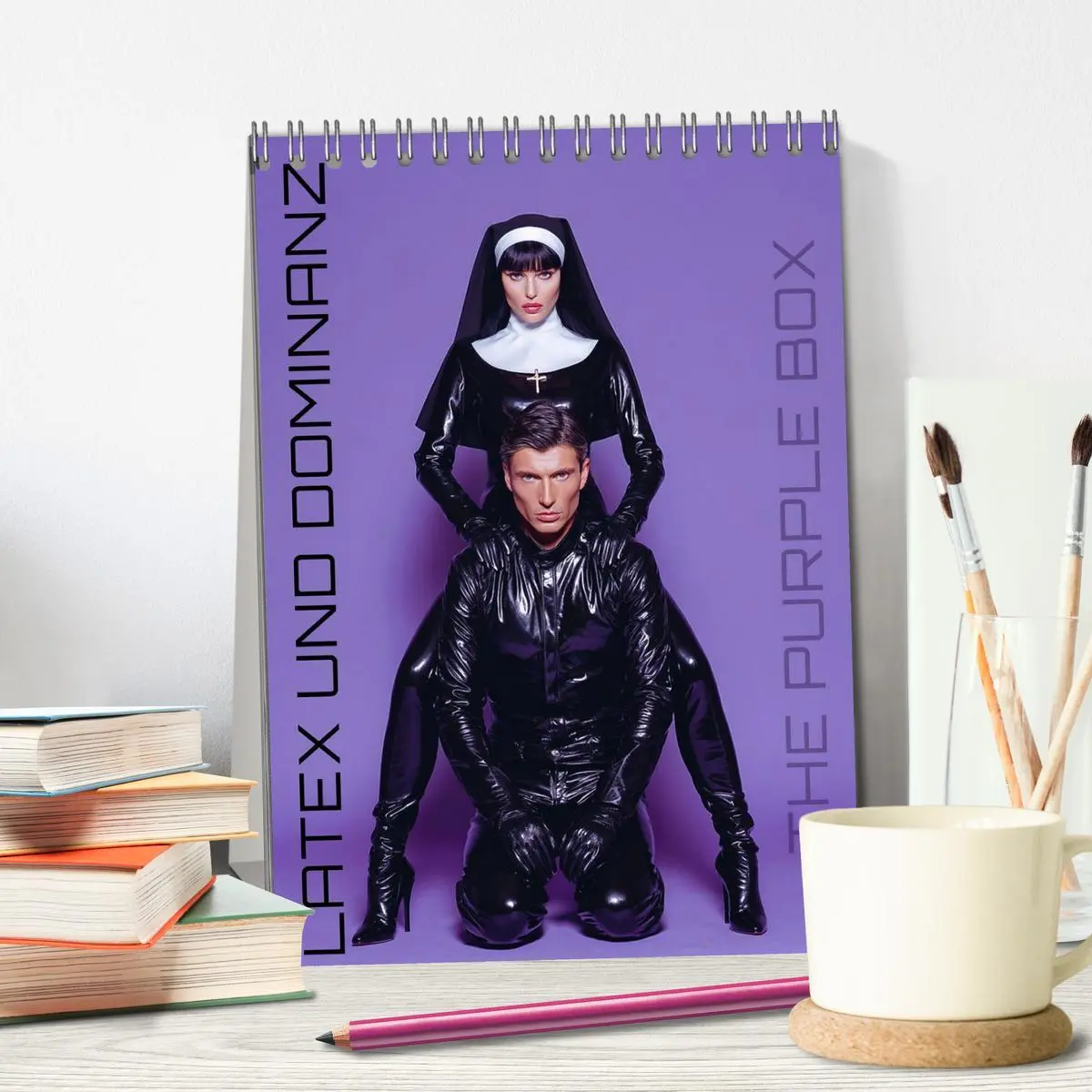 Bild: 9783516618846 | Latex und Dominanz - The Purple Box (Tischkalender 2026 DIN A5...