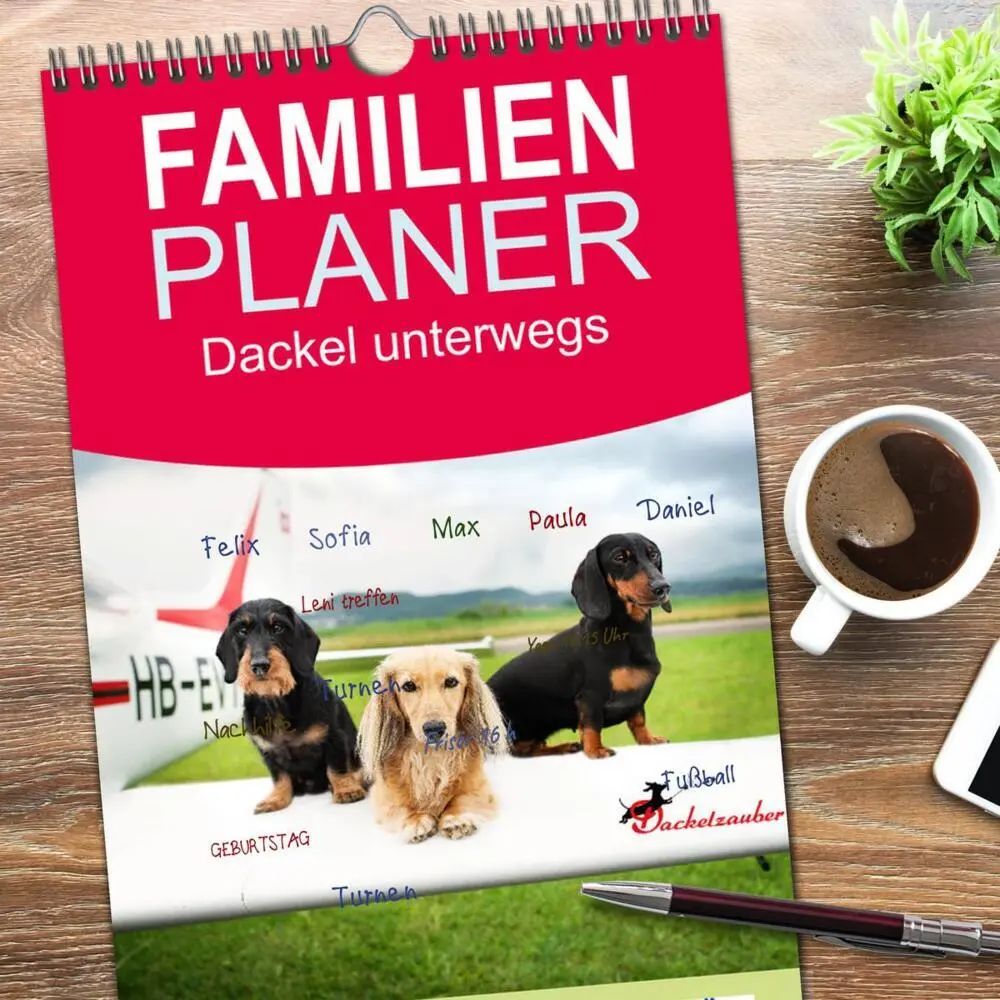 Bild: 9783516607147 | Familienplaner 2026 - Dackel unterwegs mit 5 Spalten (Wandkalender,...