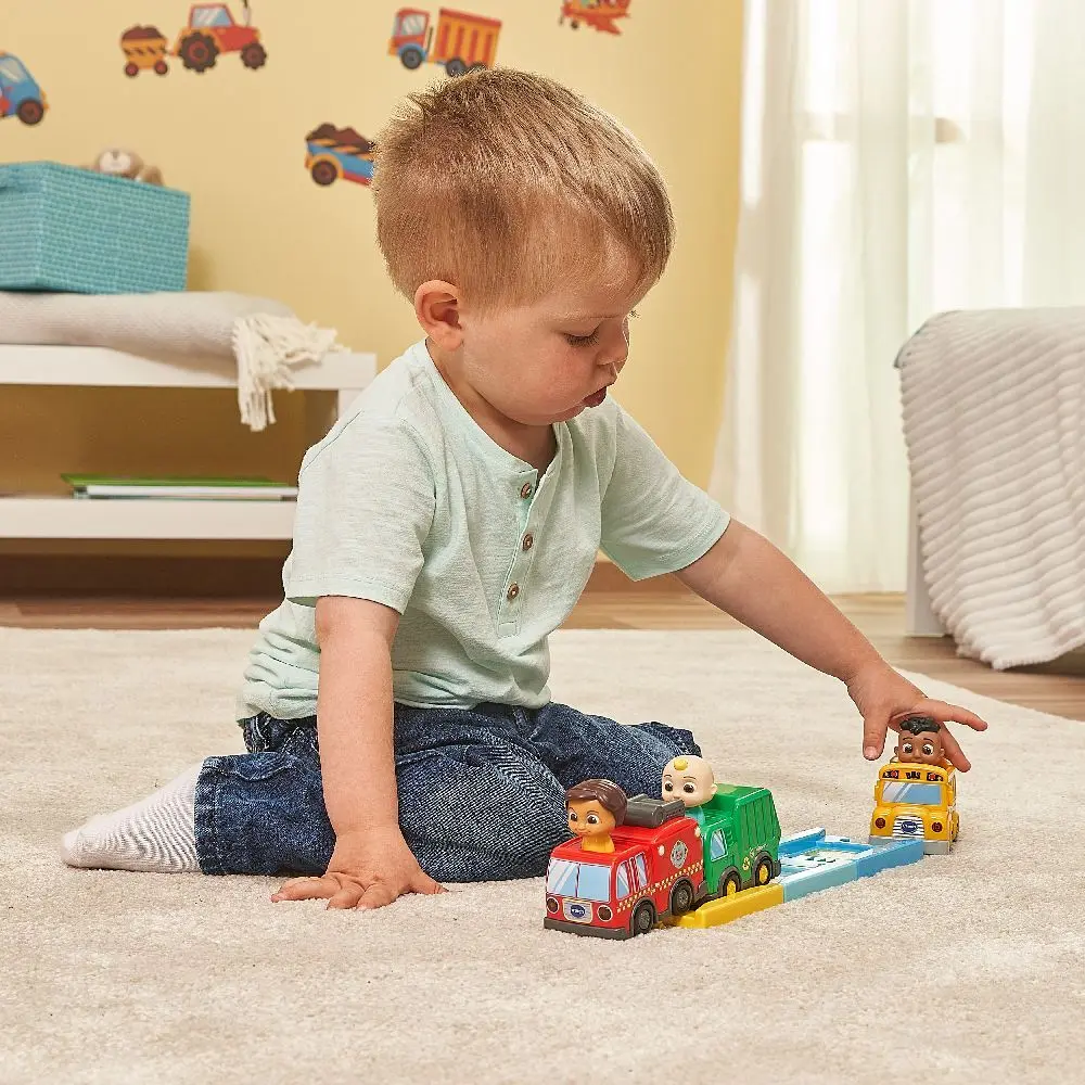 Bild: 3417765580048 | Tut Tut Baby Flitzer - CoComelon Codys Schulbus inkl. Schiene | 2023