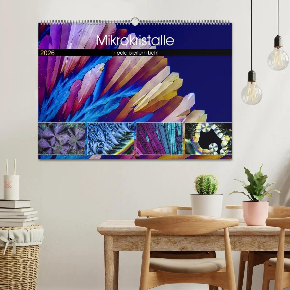 Bild: 9783516062748 | Mikrokristalle in polarisiertem Licht (Wandkalender 2026 DIN A2...