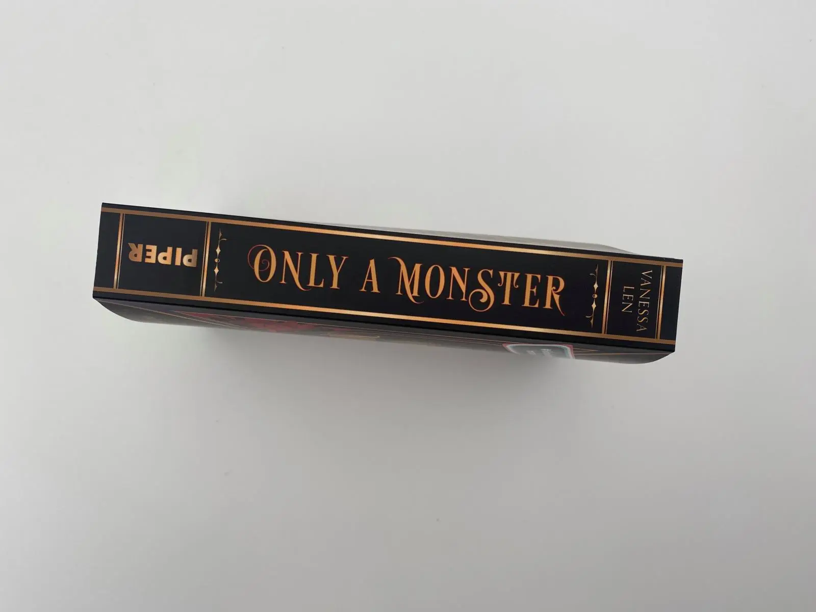 Bild: 9783492706148 | Only a Monster | Roman Bootok trifft auf Time-Travel-Romance | Len