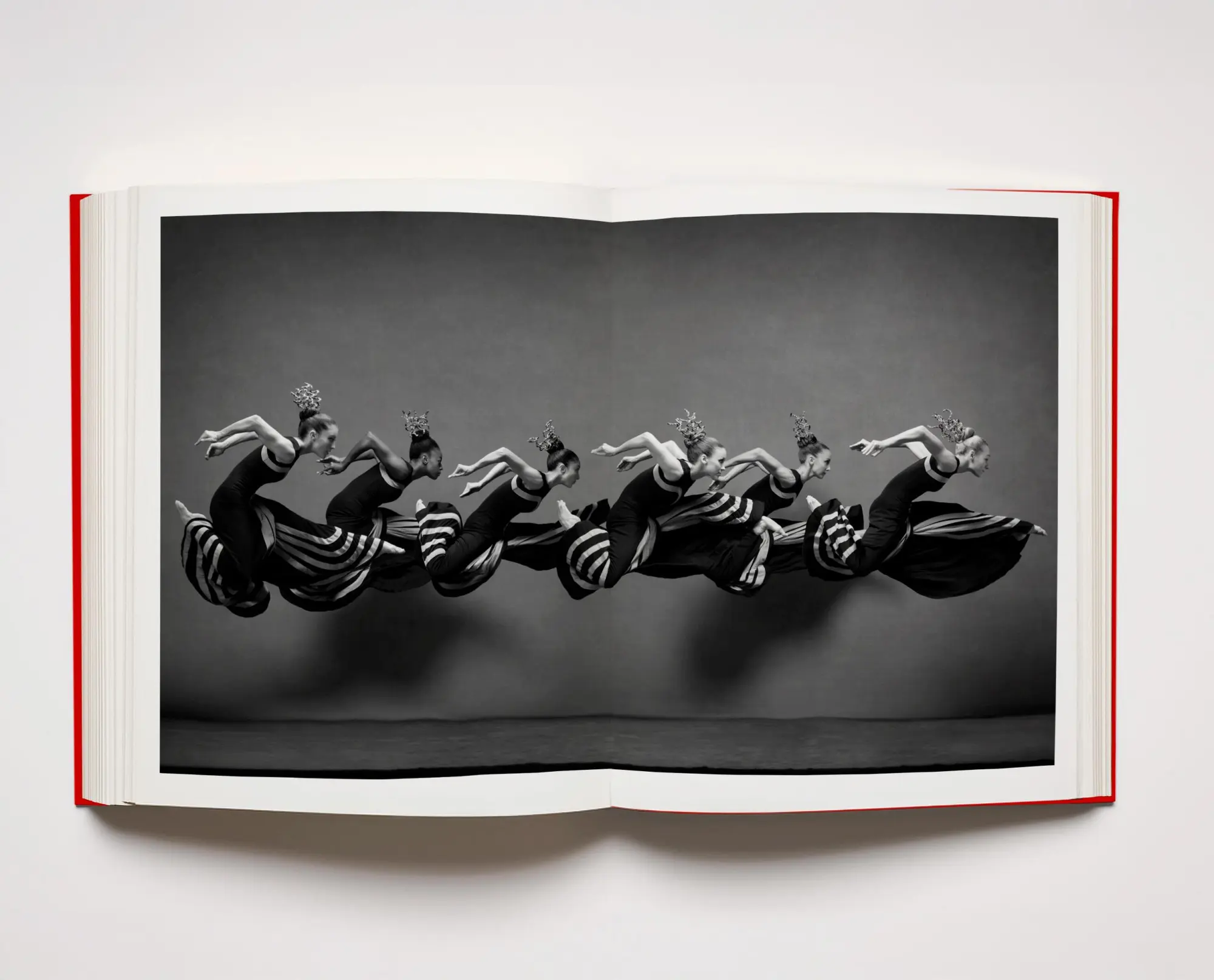 Bild: 9780762487448 | Martha Graham Dance Company 100 Years | Ken Browar (u. a.) | Buch