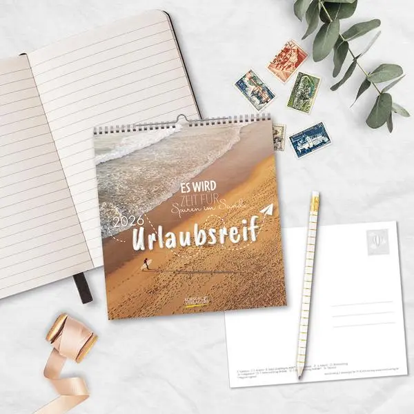 Bild: 9783731890249 | Urlaubsreif 2026 | aufstellbarer Postkartenkalender | Verlag Korsch