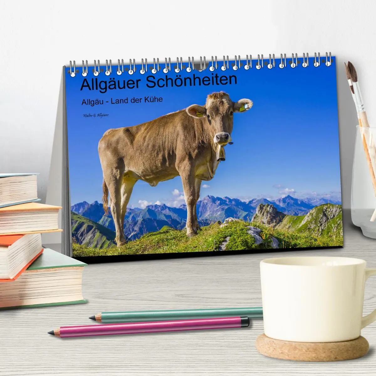 Bild: 9783457844649 | Allgäuer Schönheiten Allgäu - Land der Kühe (Tischkalender 2026 DIN...