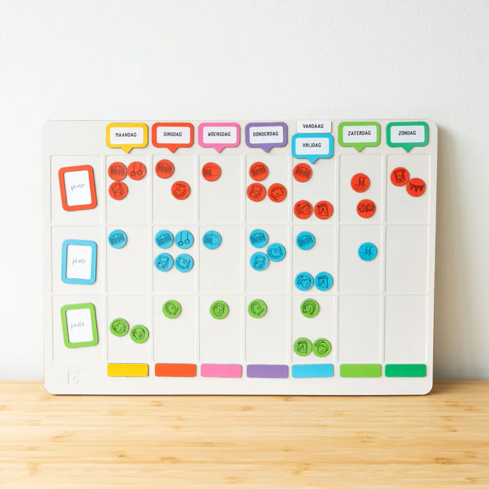 Bild: 9789083378749 | WEEKPEEK | Weekly Planner for one or more children (3+) | Gezinnig