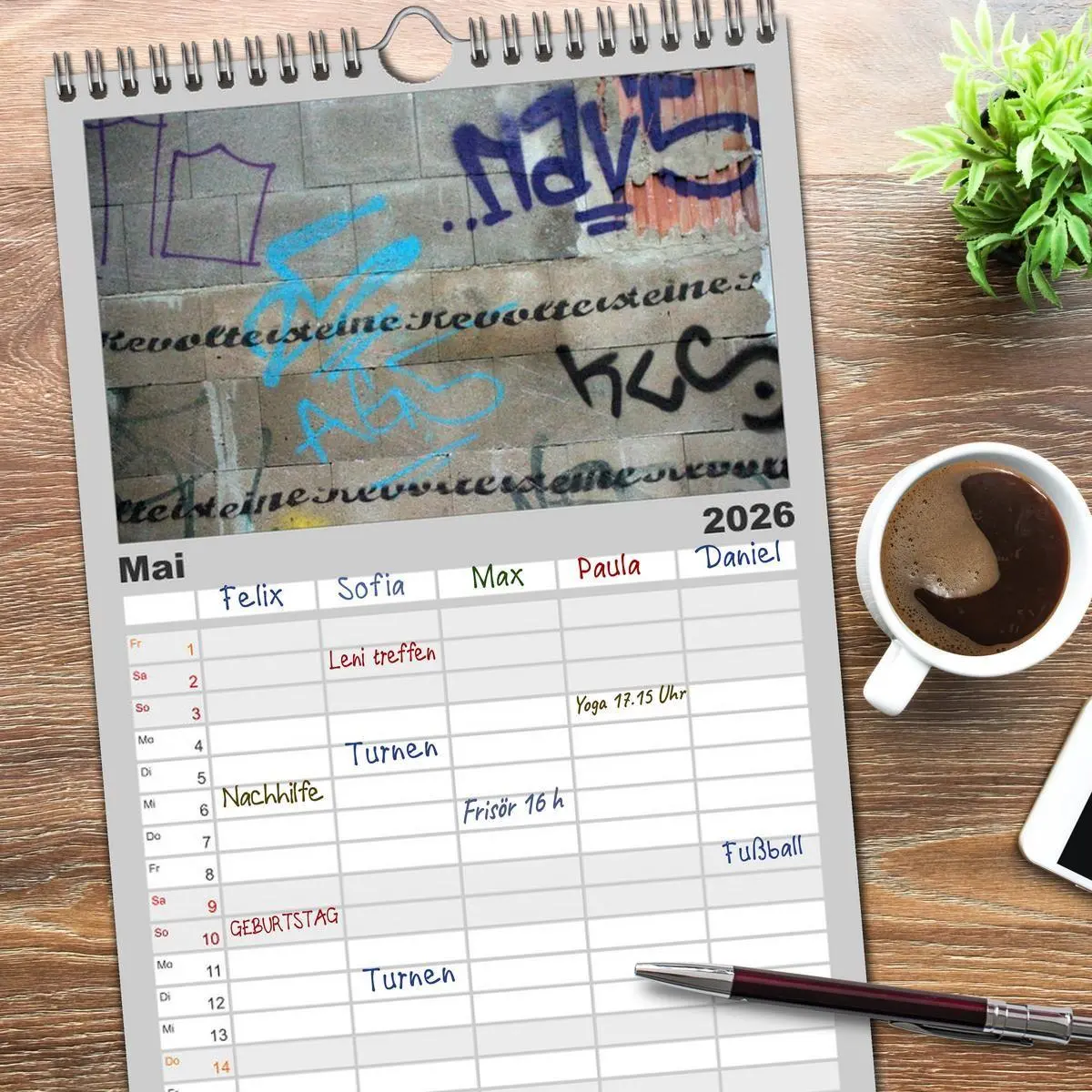 Bild: 9783516521351 | Familienplaner 2026 - Street-Art 2026 mit 5 Spalten (Wandkalender,...