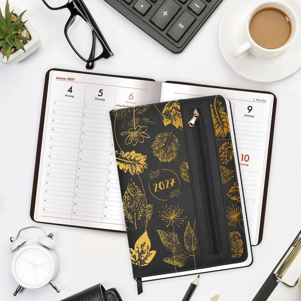 Bild: 4251901512451 | TRÖTSCH - Wochenplaner A5 mit Tasche Flowers black 2027 | KG | 144 S.