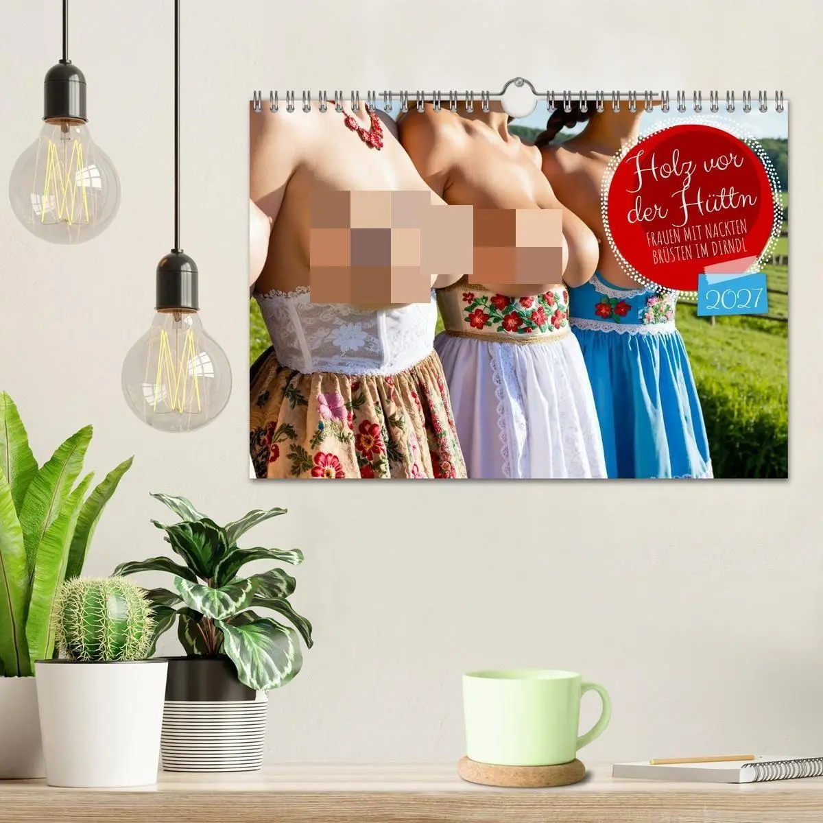 Bild: 9783516914351 | Holz vor der Hüttn - Frauen mit nackten Brüsten im Dirndl...