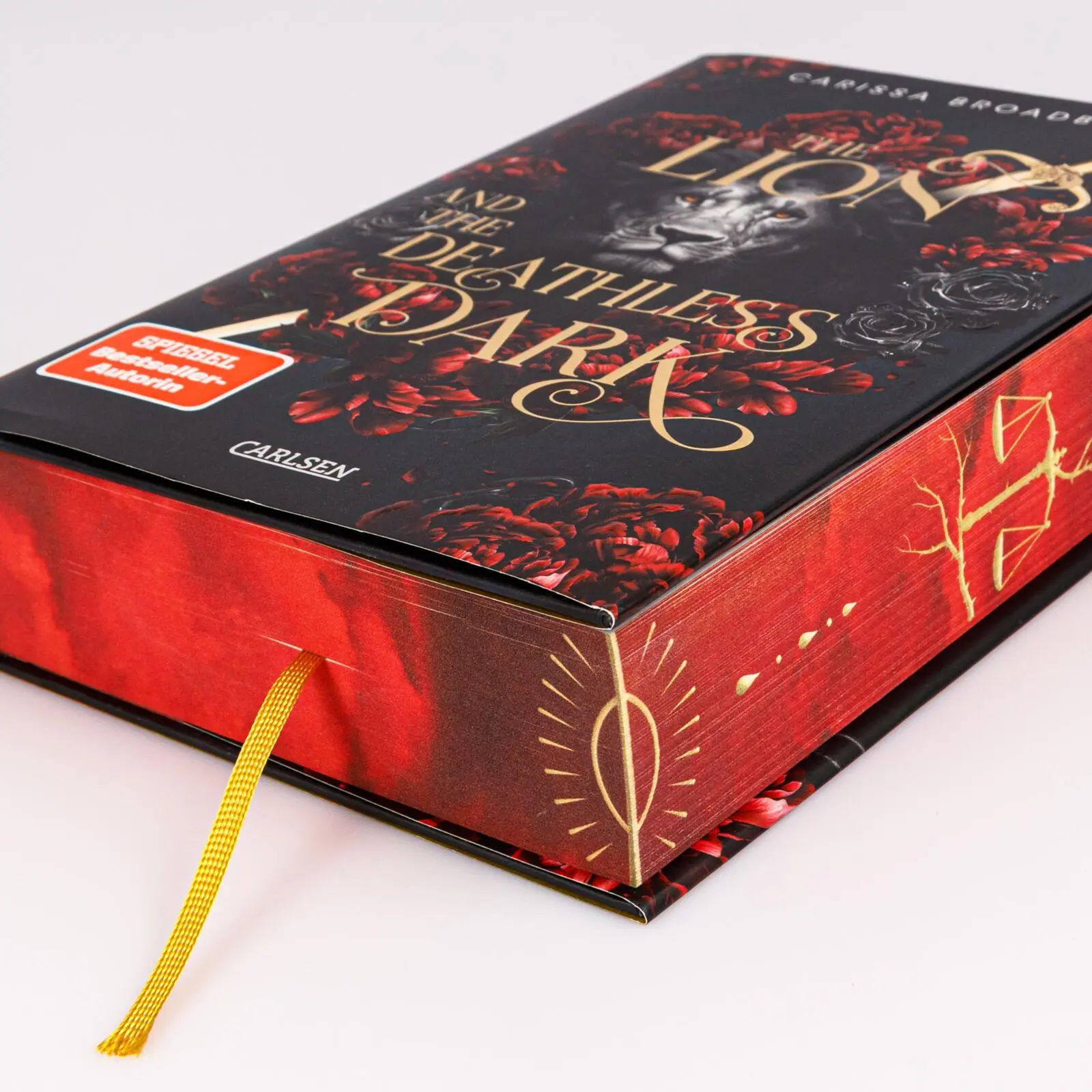 Bild: 9783551586551 | The Lion and the Deathless Dark (Crowns of Nyaxia 5) | Broadbent
