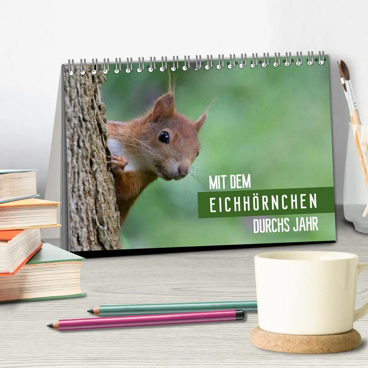 Bild: 9783516102352 | Mit dem Eichhörnchen durchs Jahr (Tischkalender 2026 DIN A5 quer),...