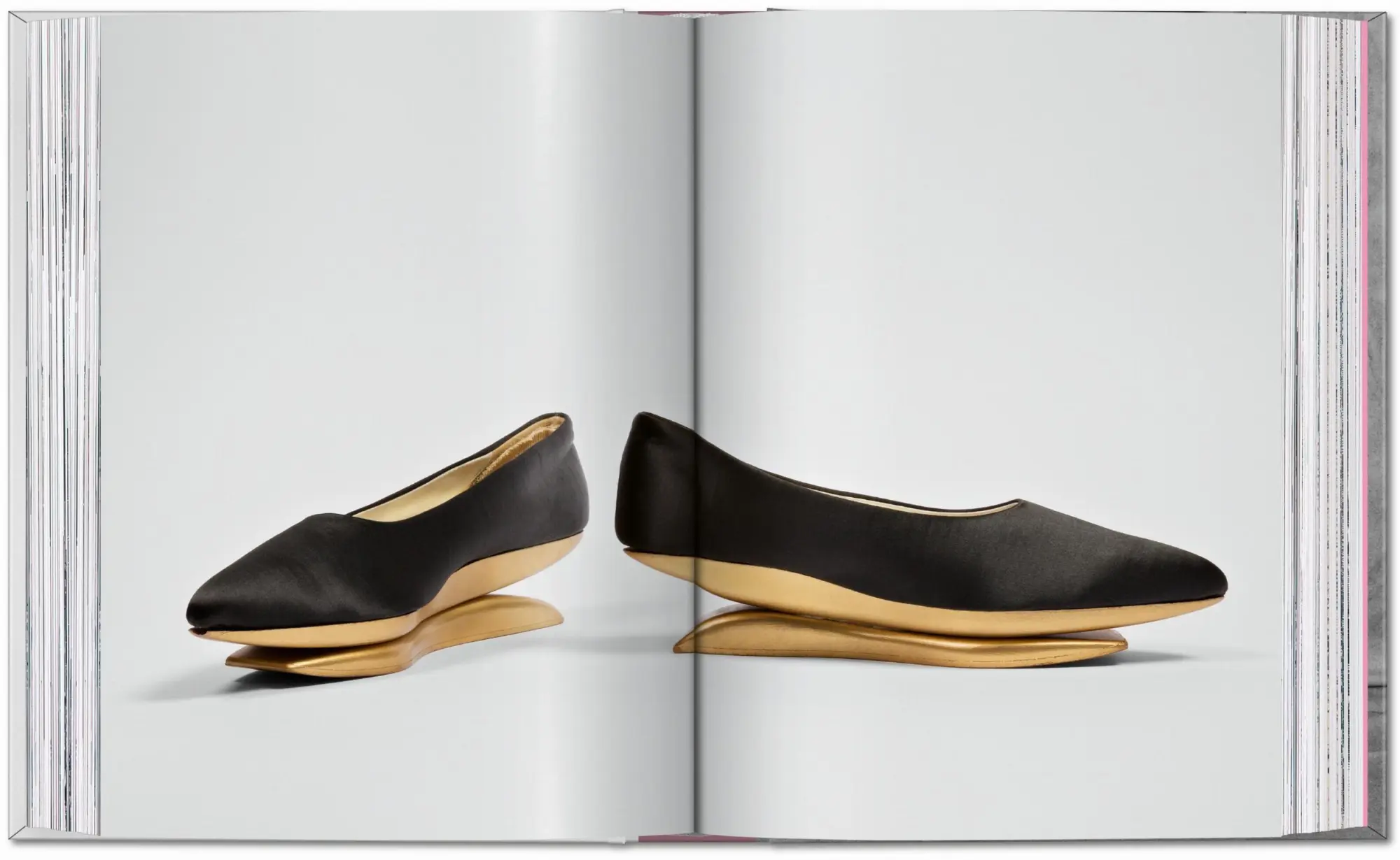 Bild: 9783754404652 | Shoes A-Z. 45th Ed. | Daphne Guinness | Buch | 45th Edition | 512 S.