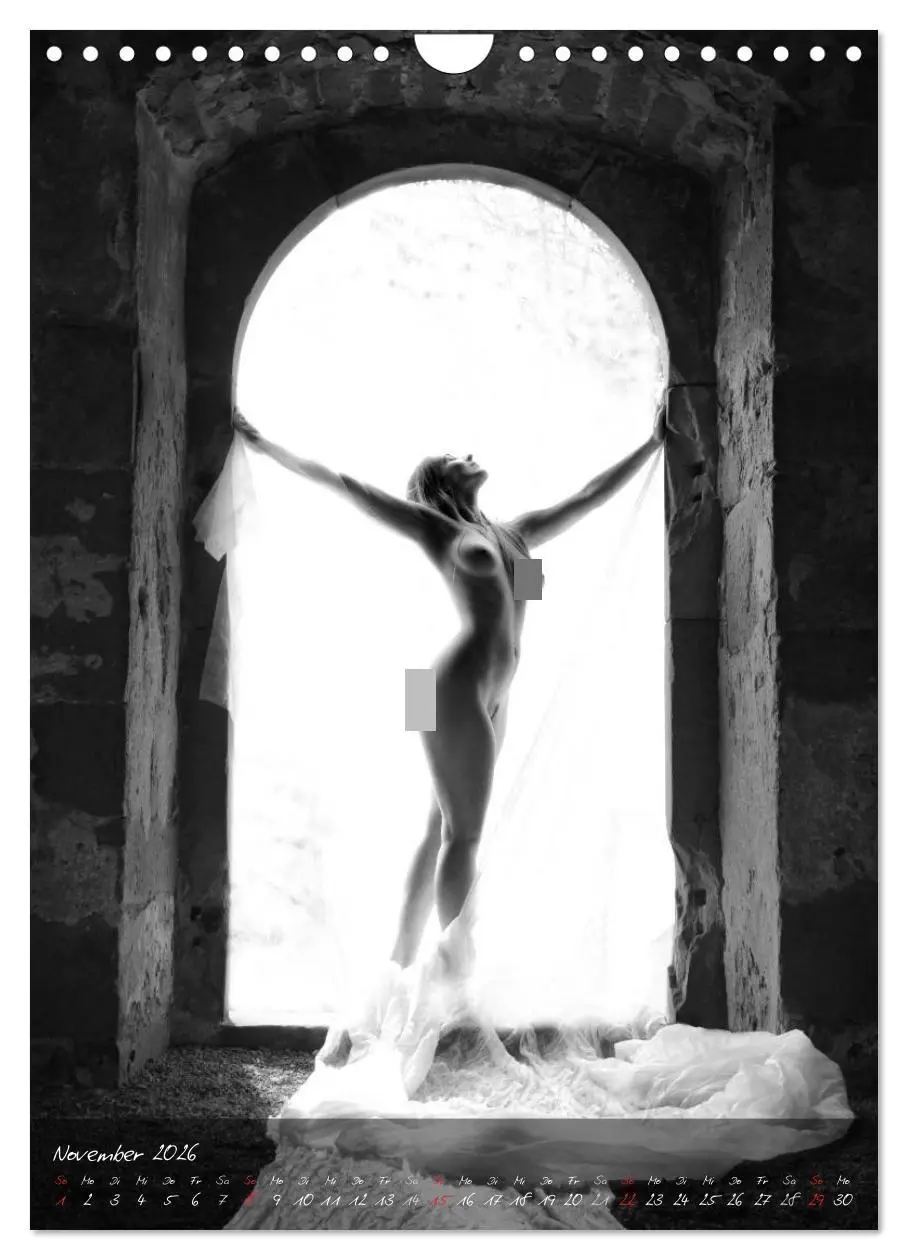 Bild: 9783516446753 | Die nackte Tür - Outdoor Aktfotografie in schwarzweiß (Wandkalender...
