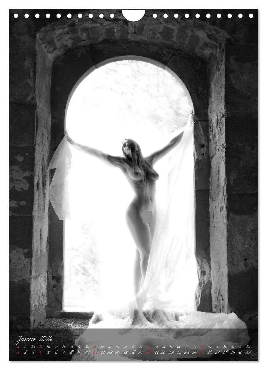 Bild: 9783516446753 | Die nackte Tür - Outdoor Aktfotografie in schwarzweiß (Wandkalender...