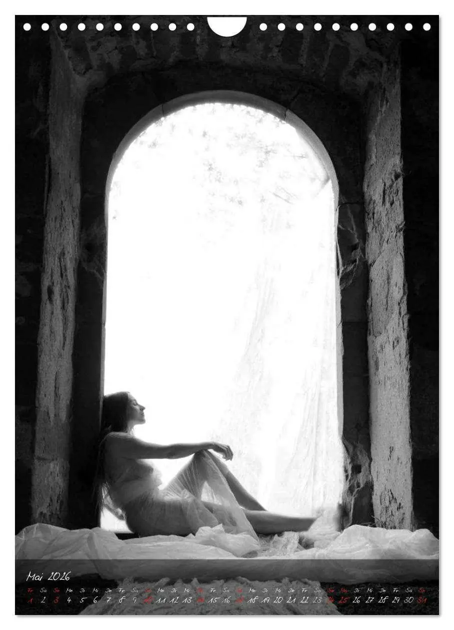 Bild: 9783516446753 | Die nackte Tür - Outdoor Aktfotografie in schwarzweiß (Wandkalender...