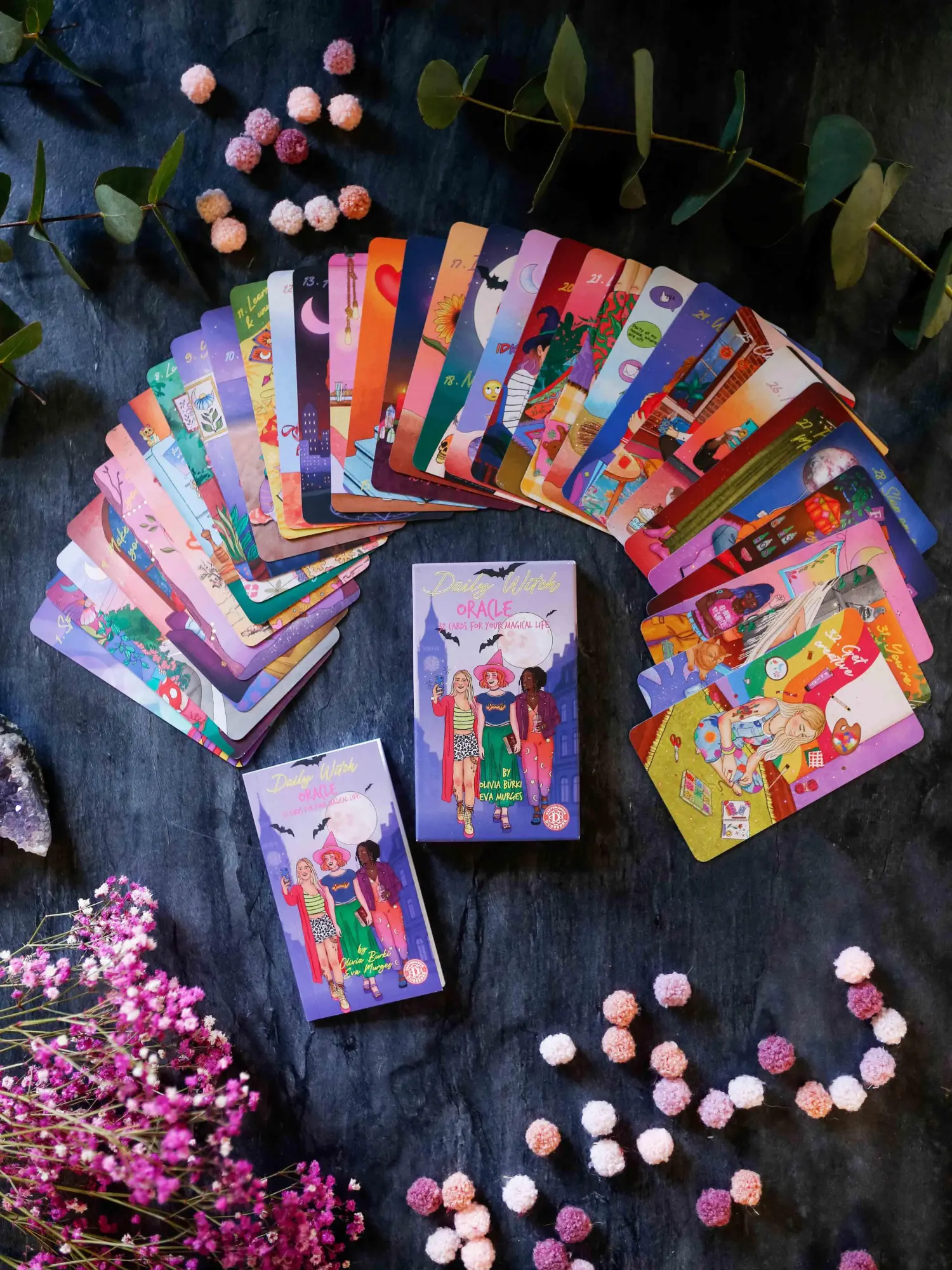 Bild: 4250375110354 | Daily Witch Oracle- 32 Oracle cards &amp; 48-page booklet (English) | Buch