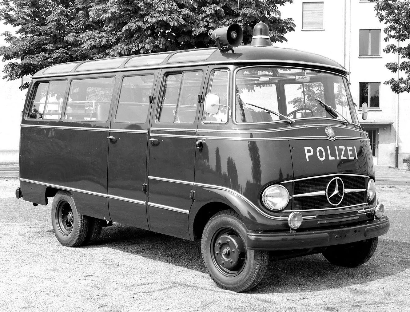 Bild: 9783751611954 | Polizeifahrzeuge Mercedes-Benz | Alexander Weber | Taschenbuch | 2025